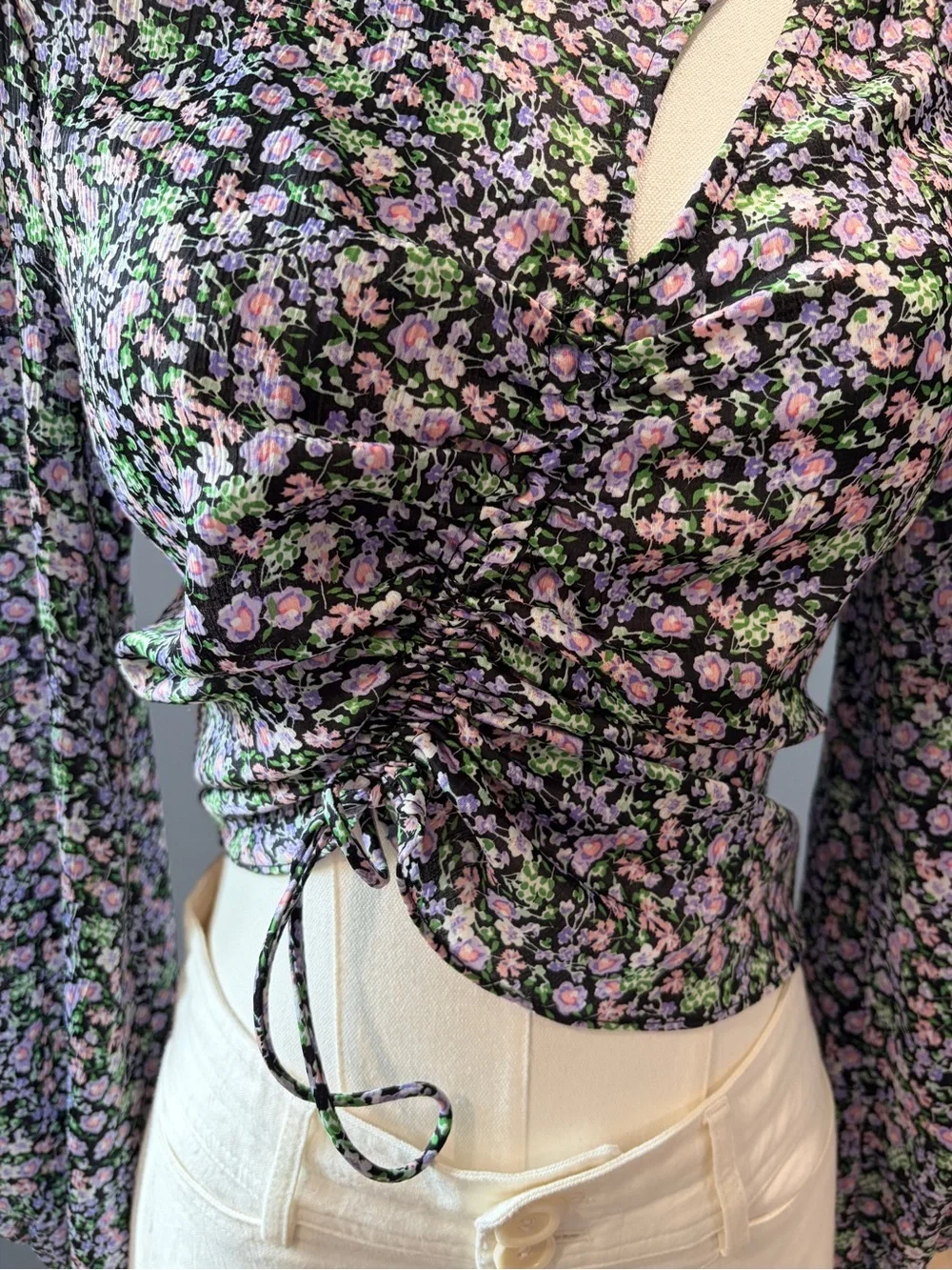 ASTR The Label Floral Ruched Cutout Top Small Long Sleeve Romantic Blouse